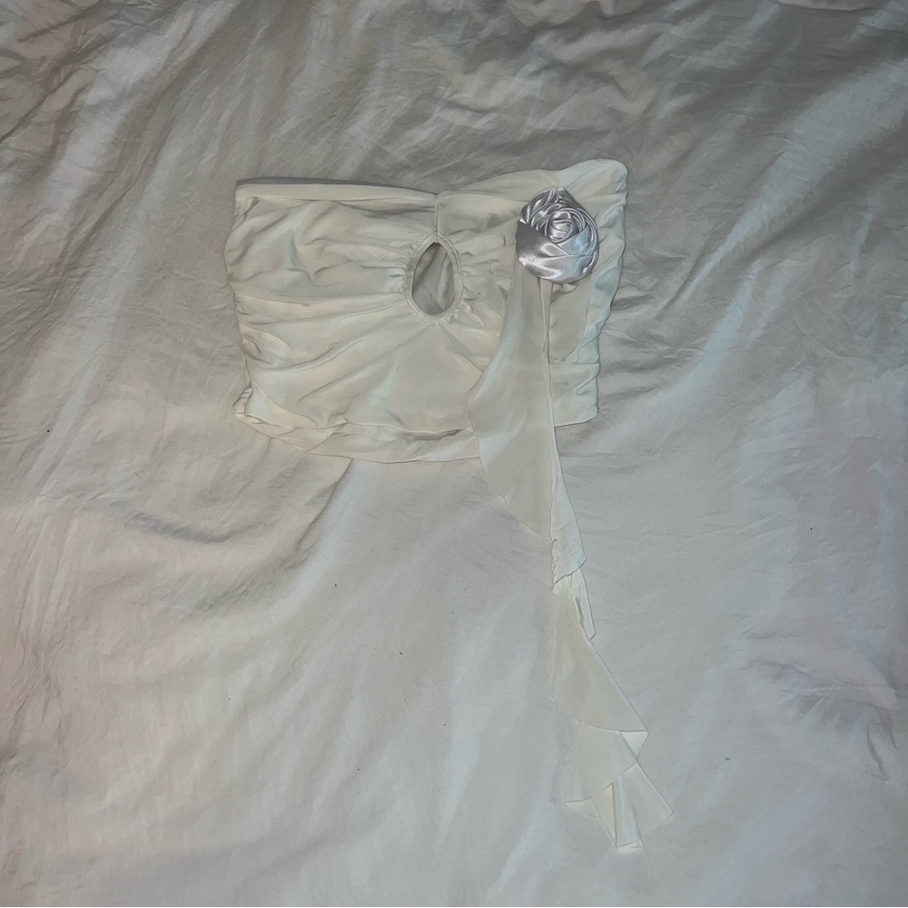 Cute white flower top
